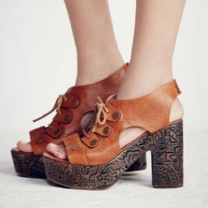 Free People Farrah Carved Wood Leather Platform